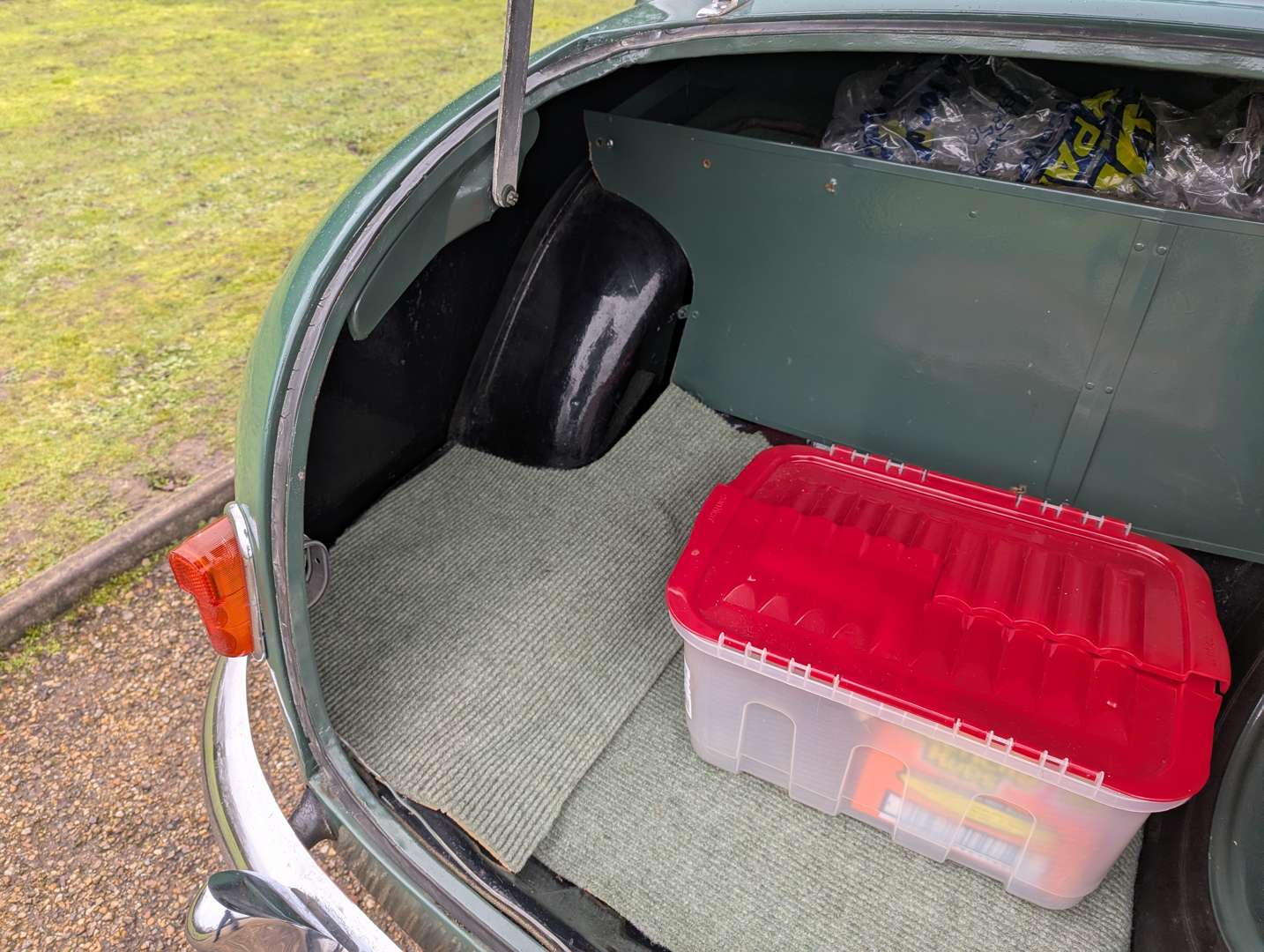 <p>1956 MORRIS ISIS SERIES I</p>