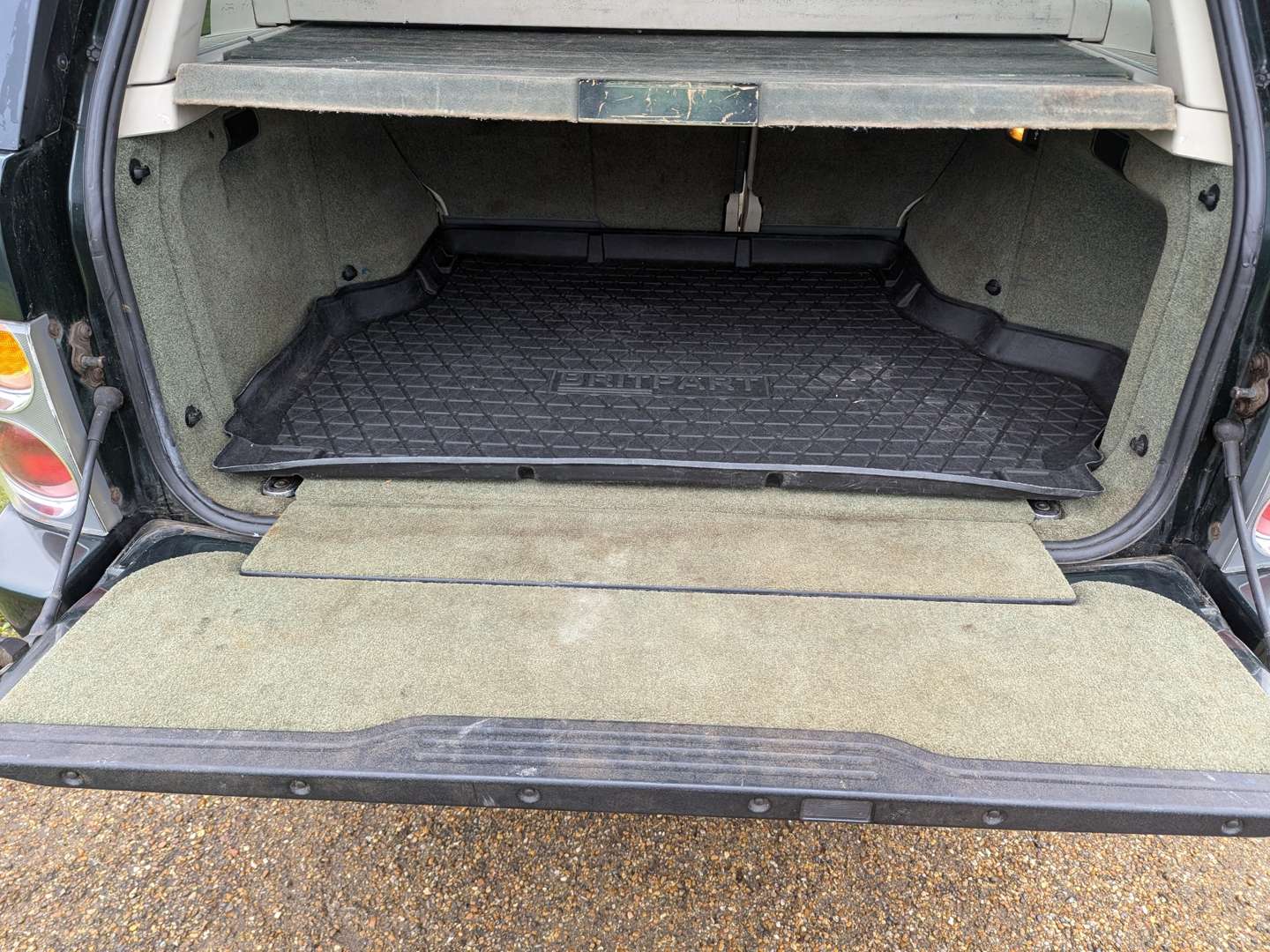 <p>2004 RANGE ROVER VOGUE TD6 AUTO</p>