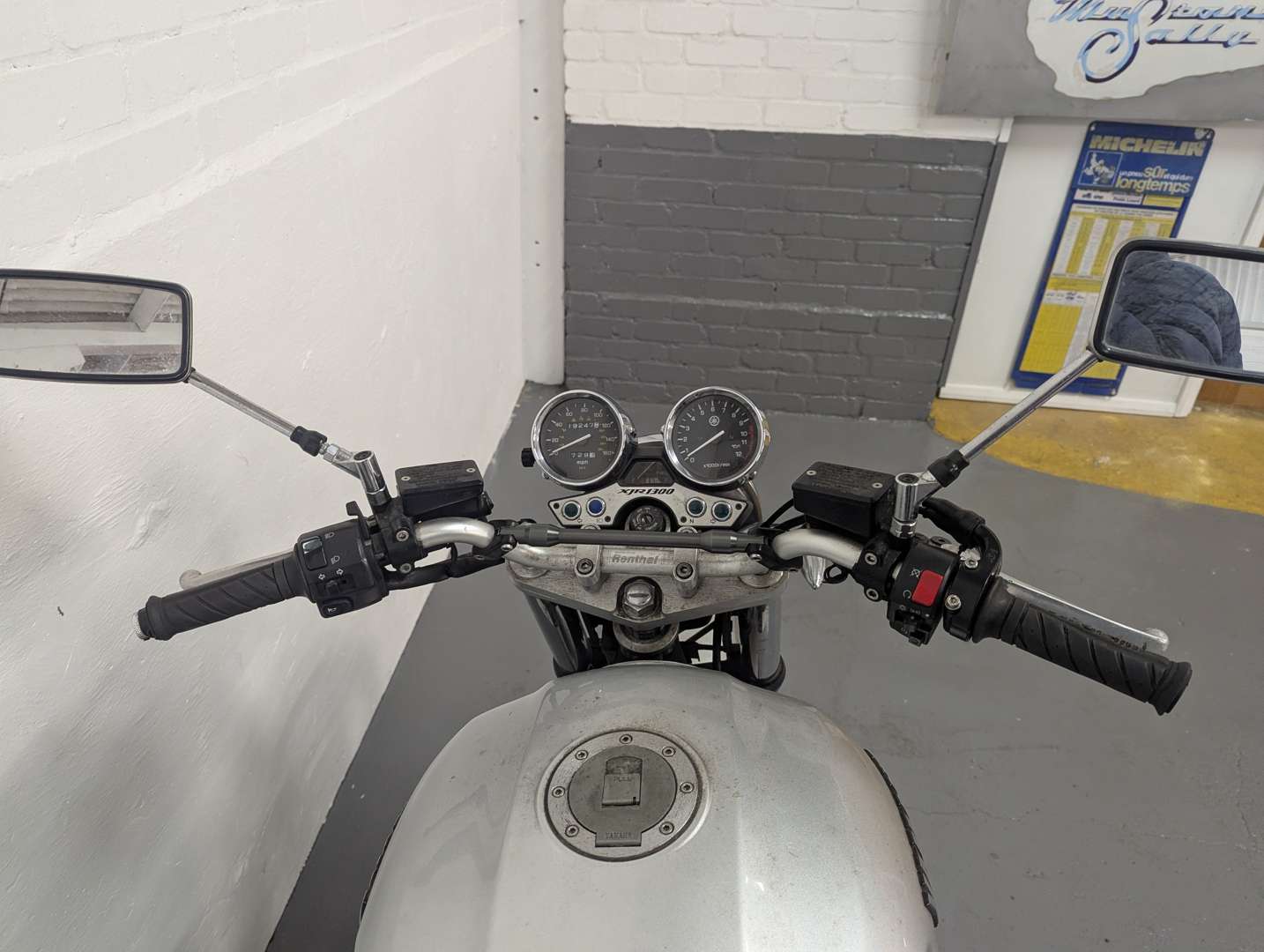 <p>2001 YAMAHA XJR 1300</p>