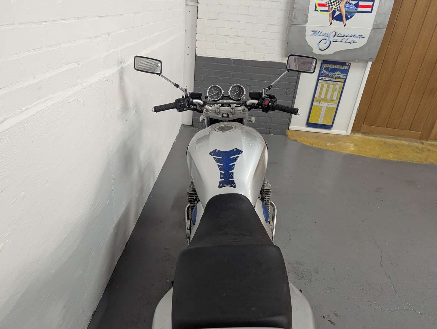 <p>2001 YAMAHA XJR 1300</p>