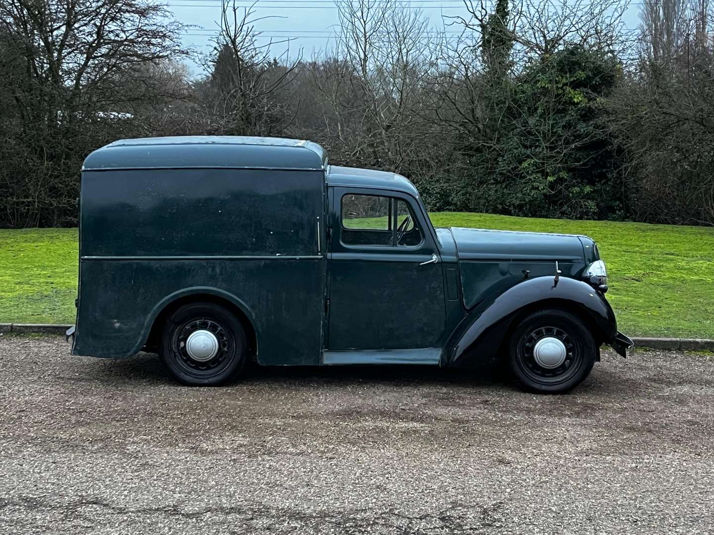 <p>1937 COMMER LIGHT VAN</p>