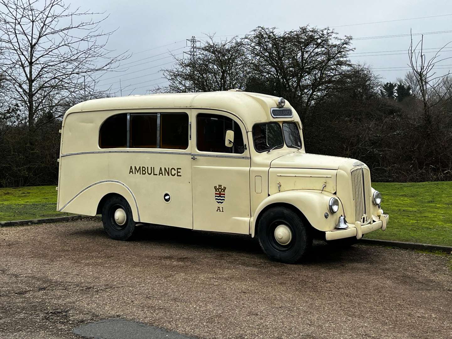 <p>1956 MORRIS LC5 AMBULANCE</p>