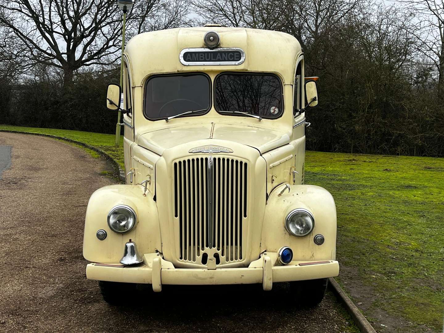 <p>1956 MORRIS LC5 AMBULANCE</p>