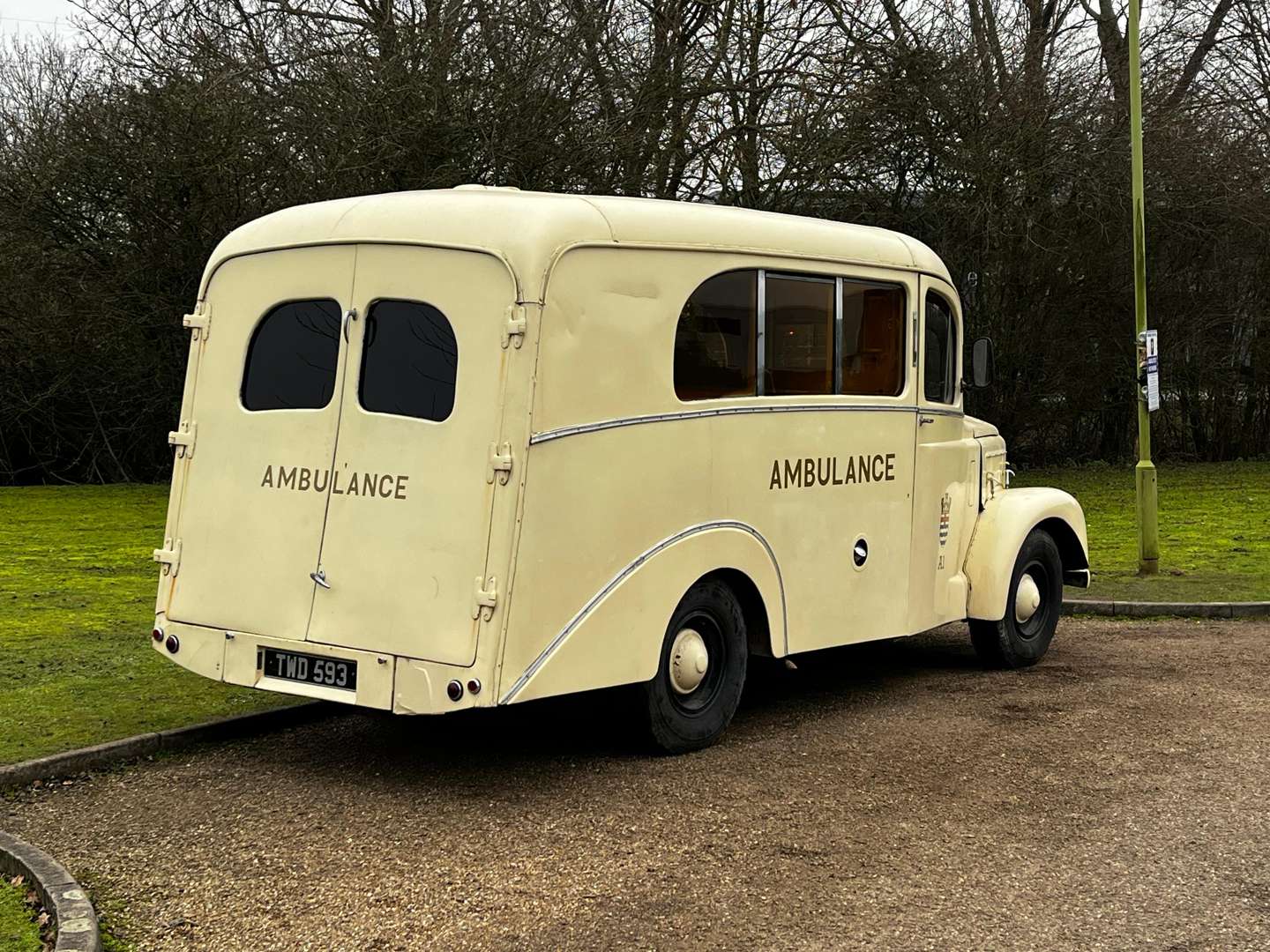 <p>1956 MORRIS LC5 AMBULANCE</p>
