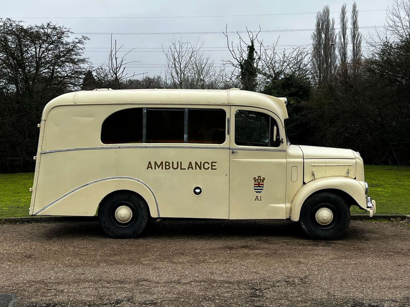 <p>1956 MORRIS LC5 AMBULANCE</p>
