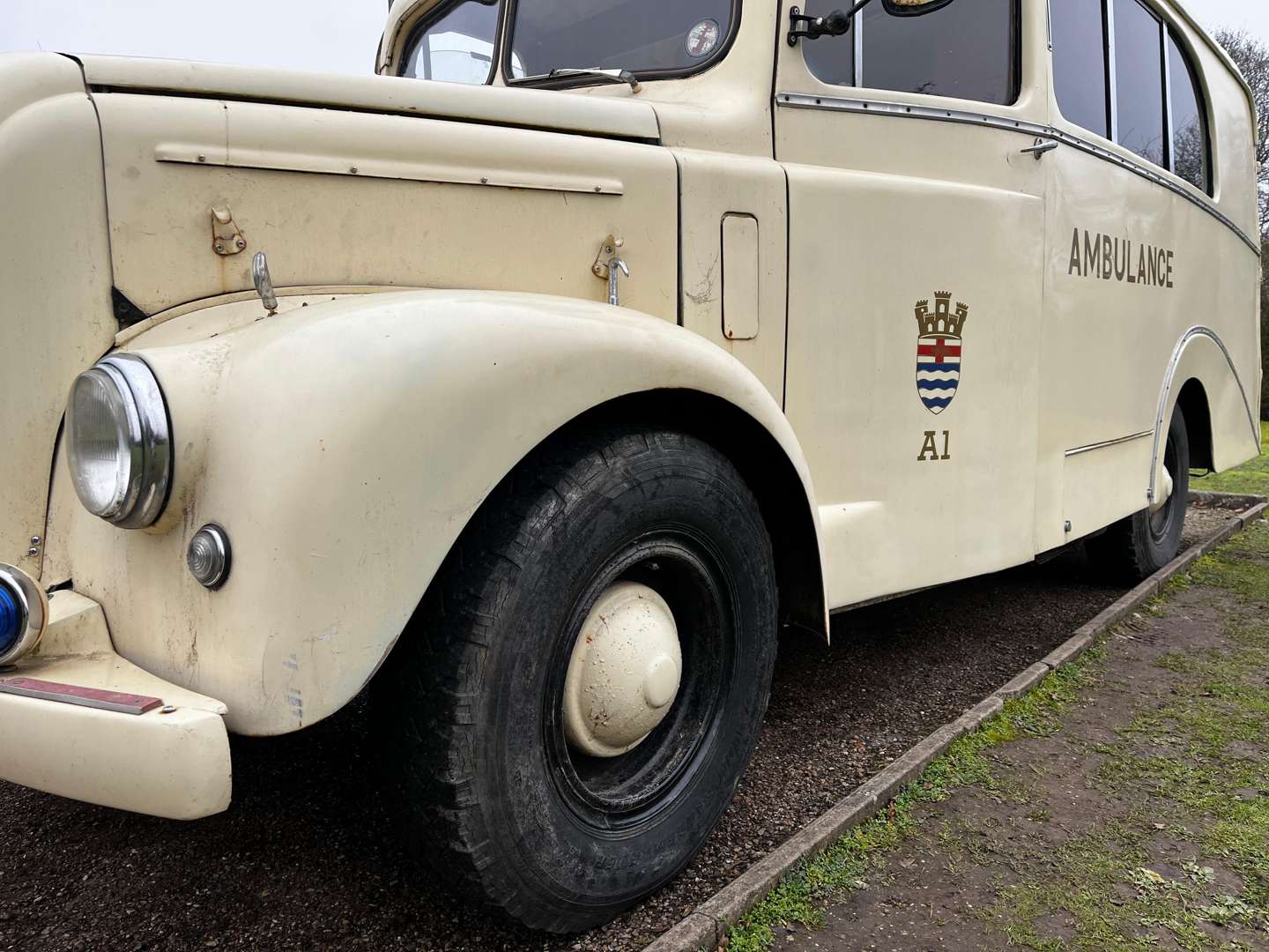 <p>1956 MORRIS LC5 AMBULANCE</p>