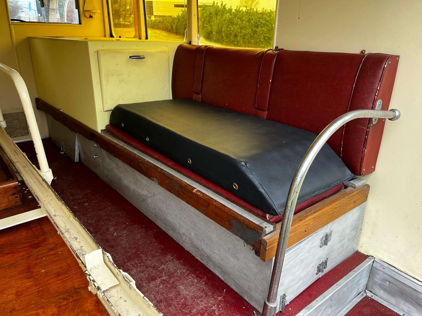 <p>1956 MORRIS LC5 AMBULANCE</p>