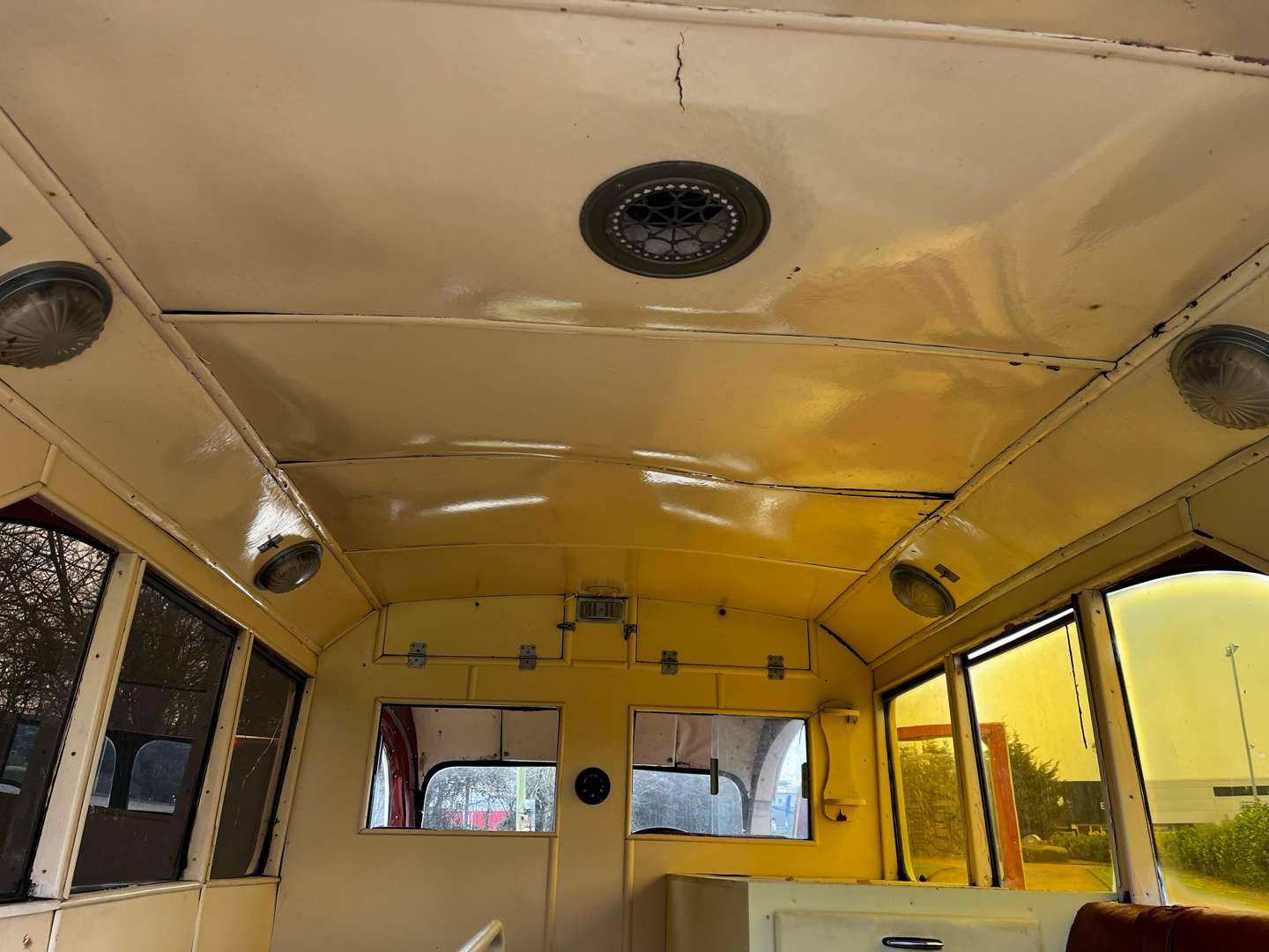 <p>1956 MORRIS LC5 AMBULANCE</p>