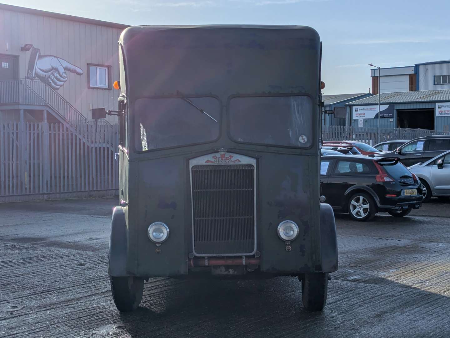 <p>1955 ALBION CLAYMORE</p>