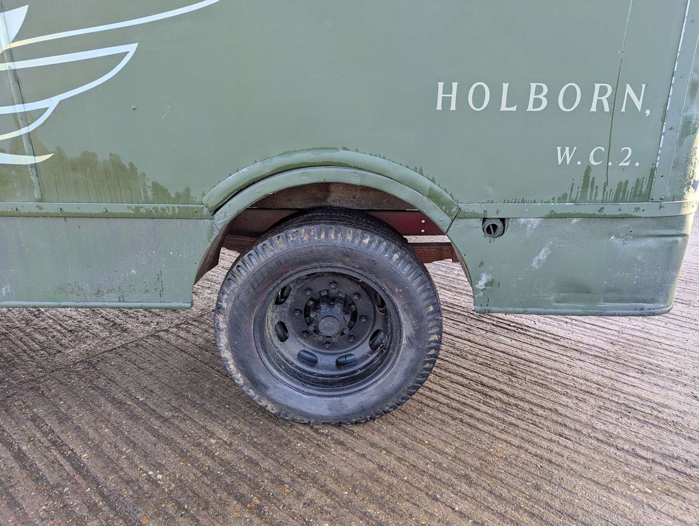 <p>1955 ALBION CLAYMORE</p>