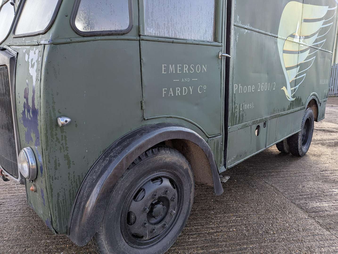 <p>1955 ALBION CLAYMORE</p>