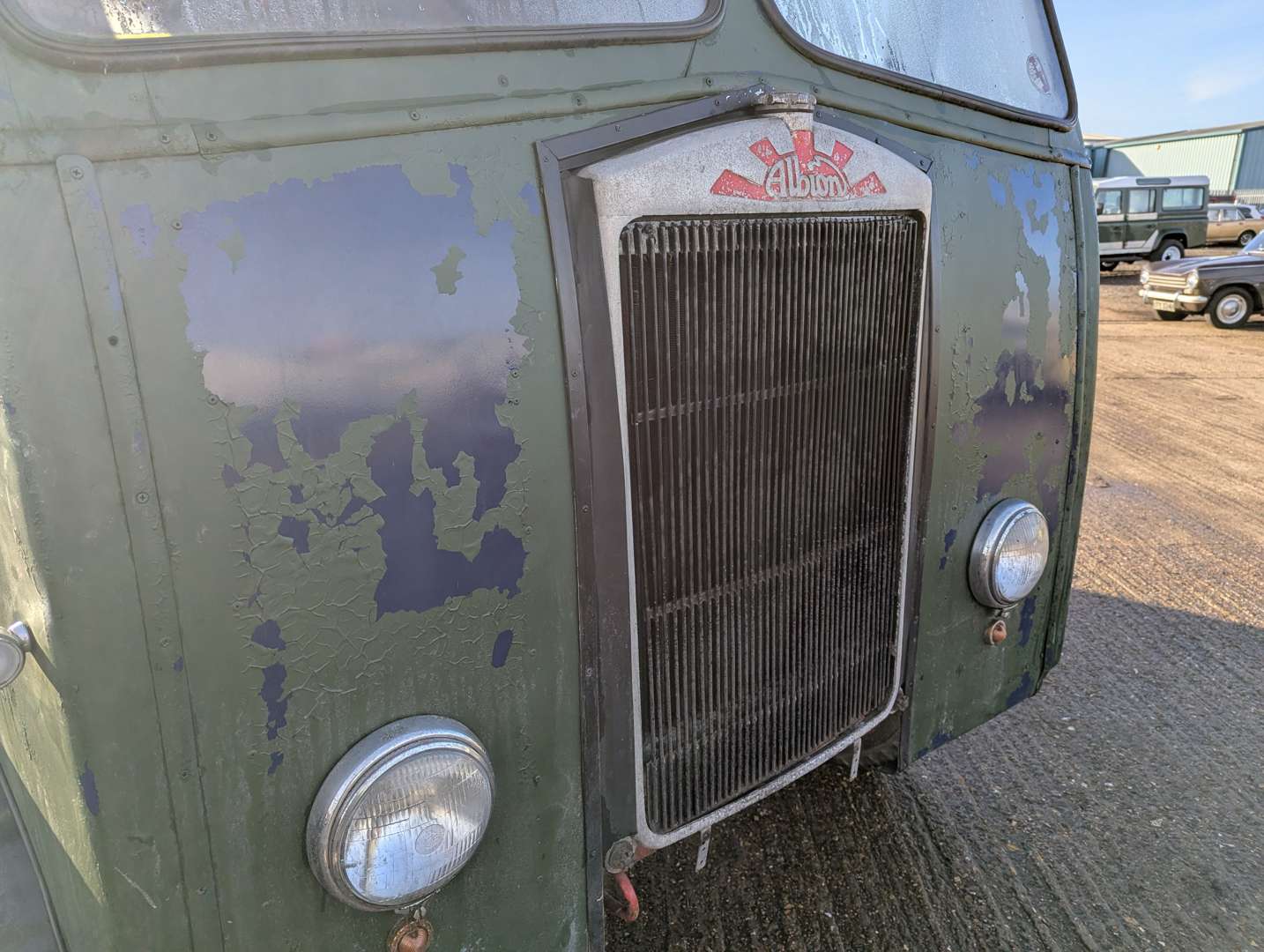 <p>1955 ALBION CLAYMORE</p>