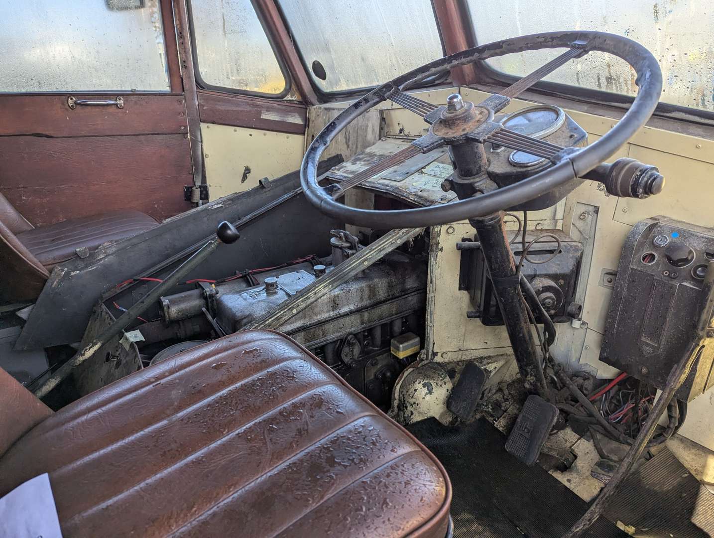 <p>1955 ALBION CLAYMORE</p>