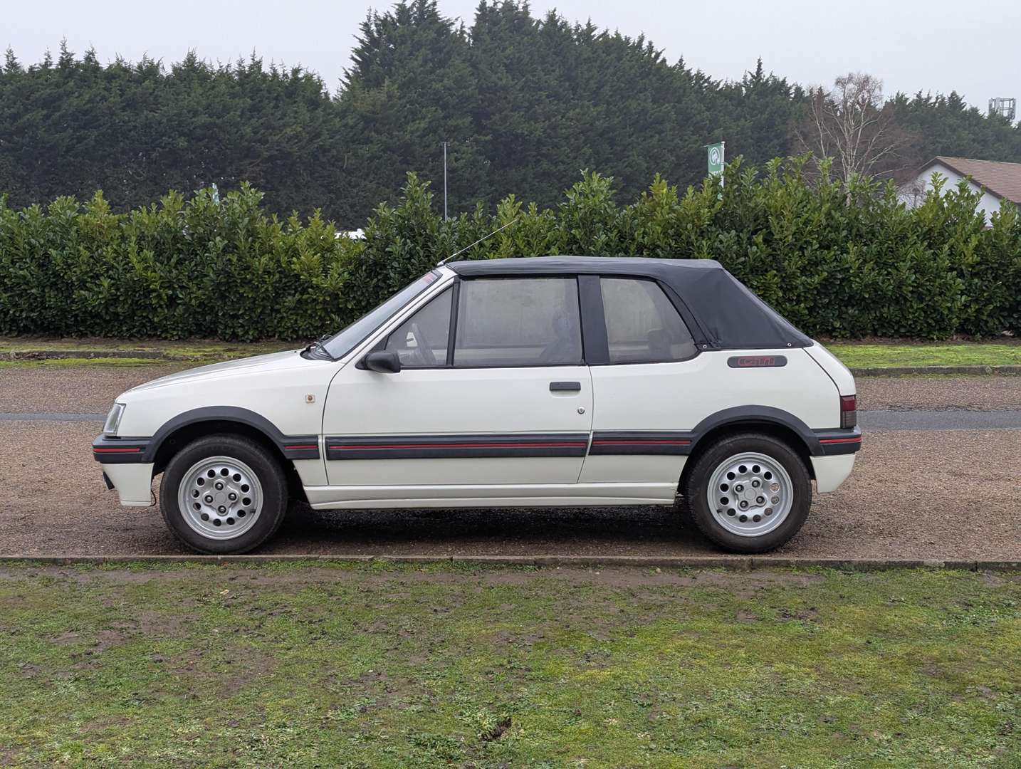 <p>1989 PEUGEOT 205 CABRIOLET JUNIOR</p>
