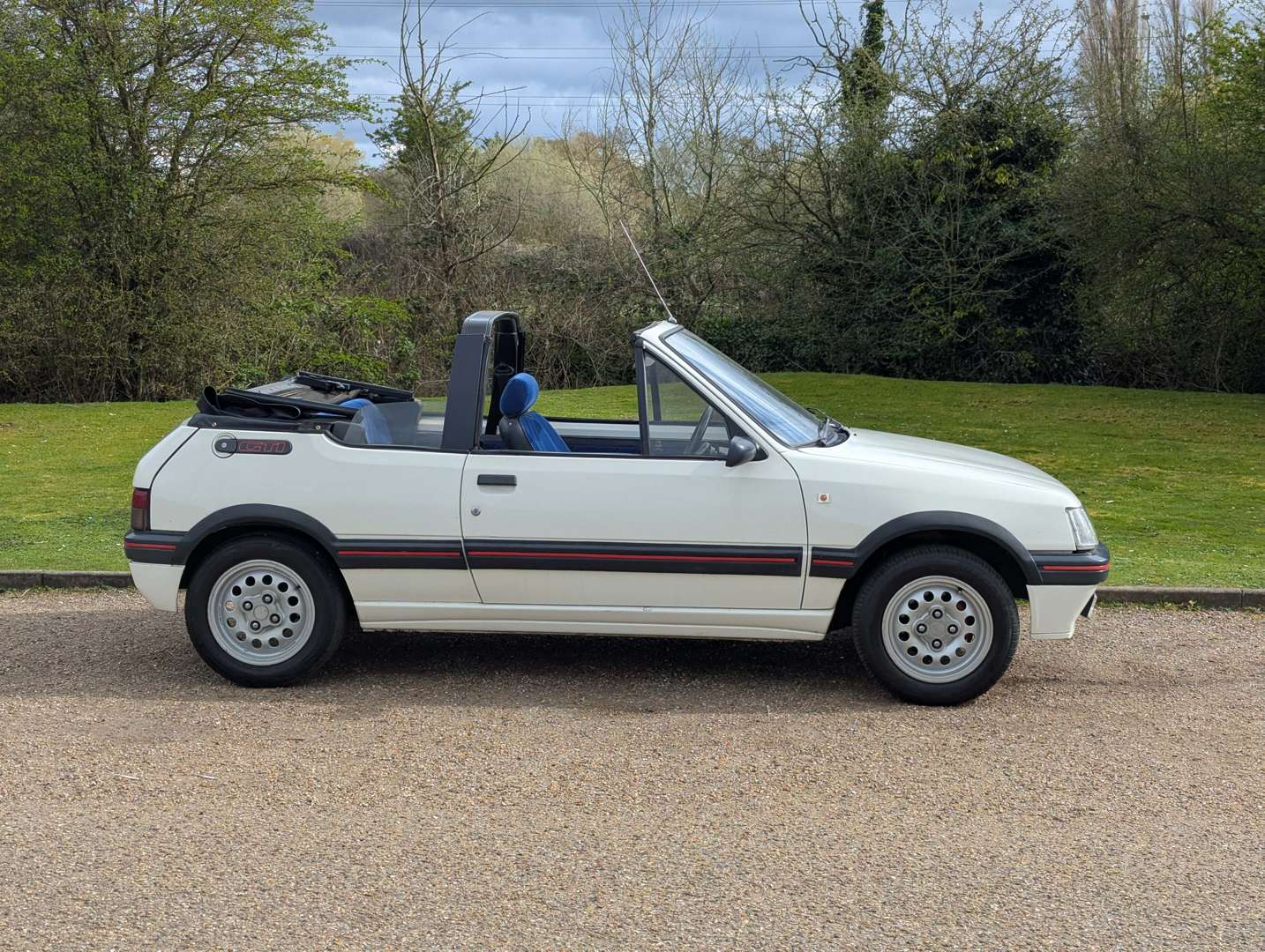 <p>1989 PEUGEOT 205 CABRIOLET JUNIOR</p>