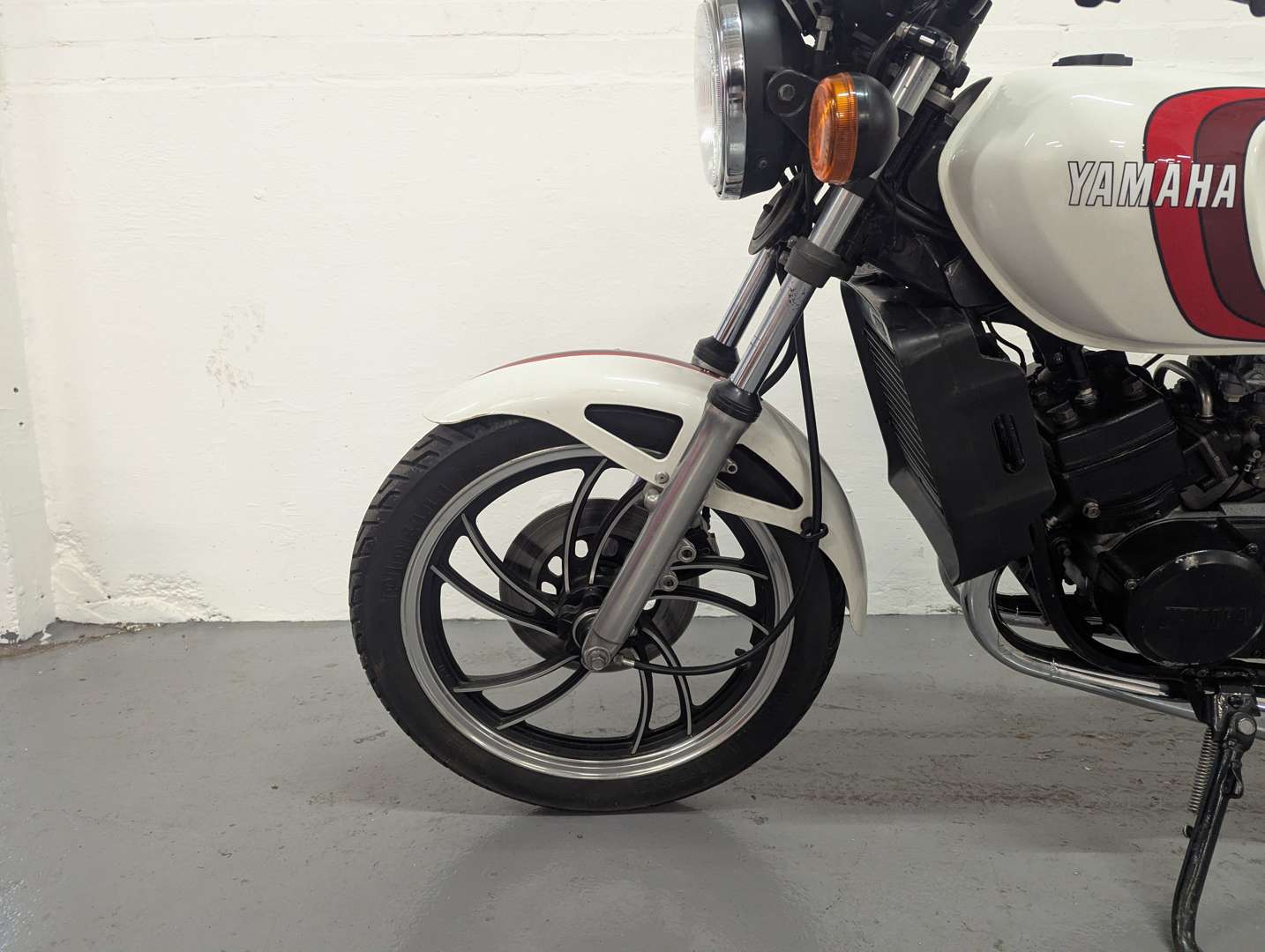 <p>1980 YAMAHA RD250</p>