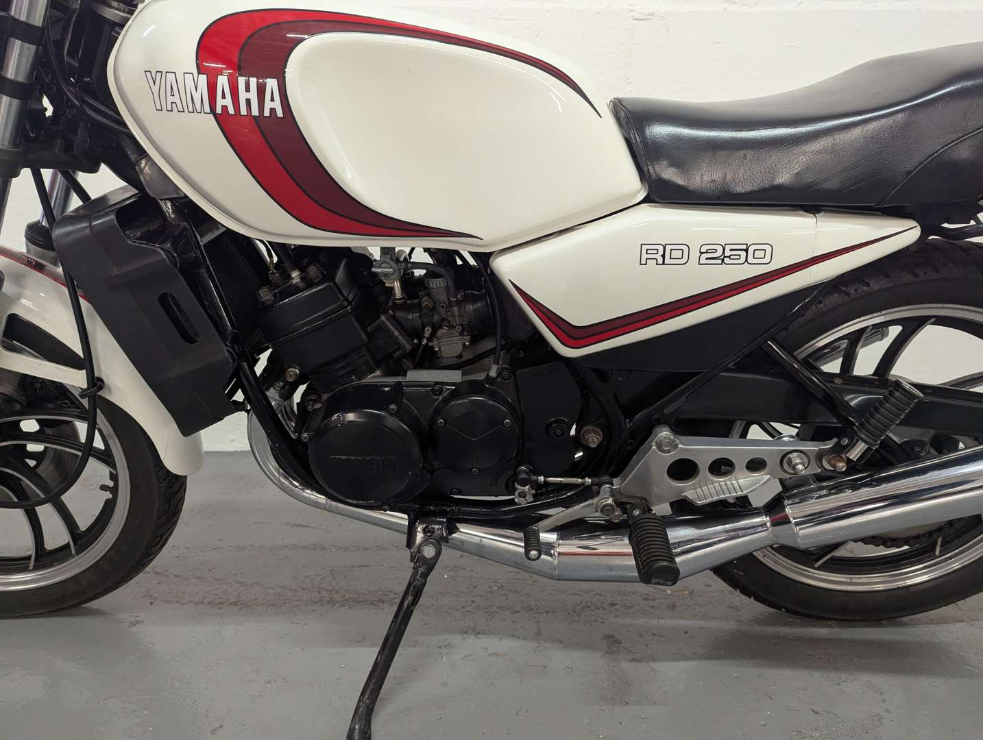 <p>1980 YAMAHA RD250</p>