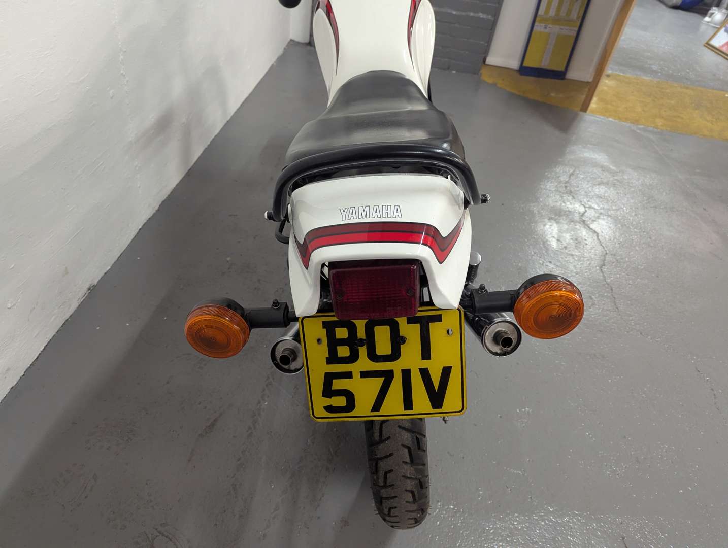 <p>1980 YAMAHA RD250</p>