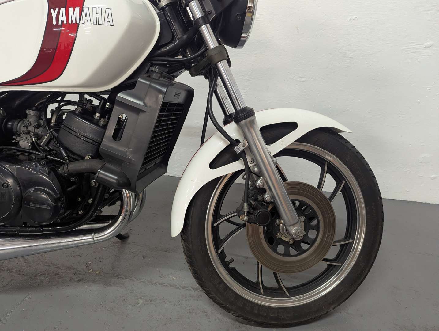 <p>1980 YAMAHA RD250</p>