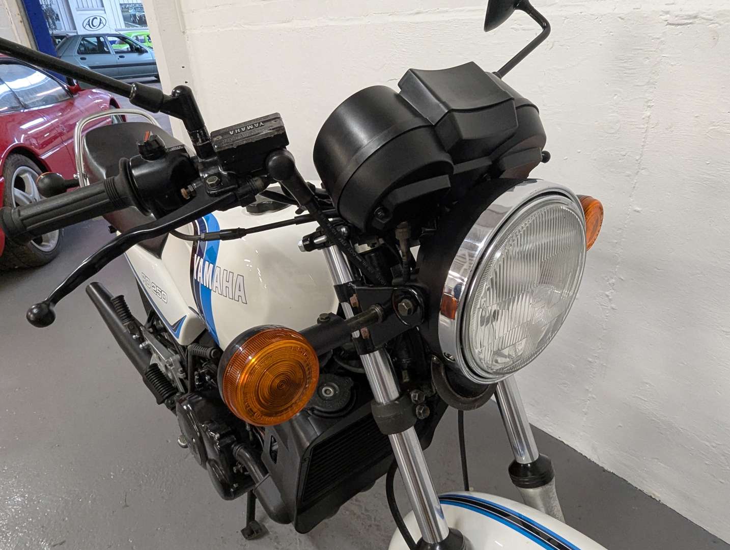 <p>1981 YAMAHA RD250</p>