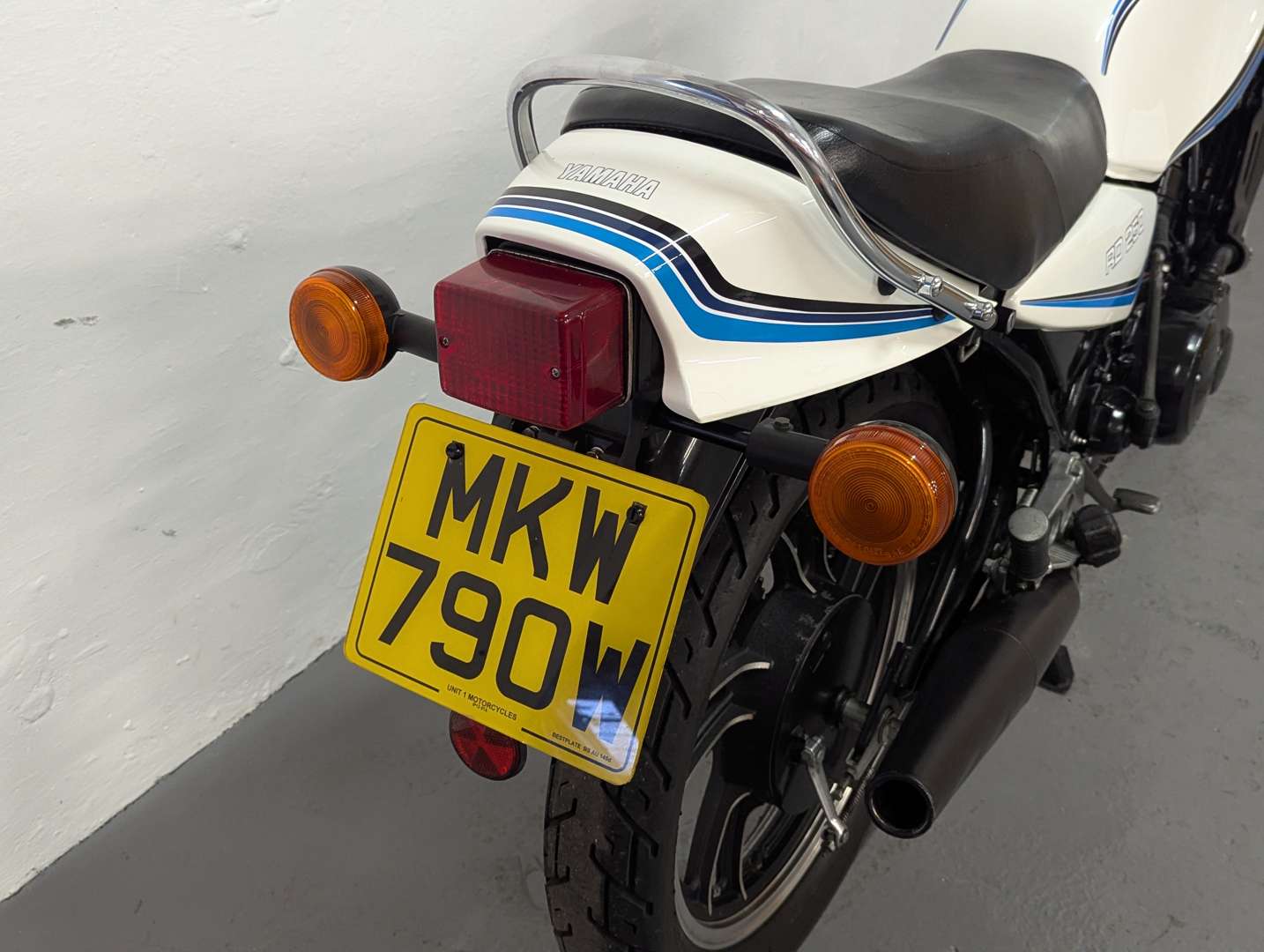 <p>1981 YAMAHA RD250</p>