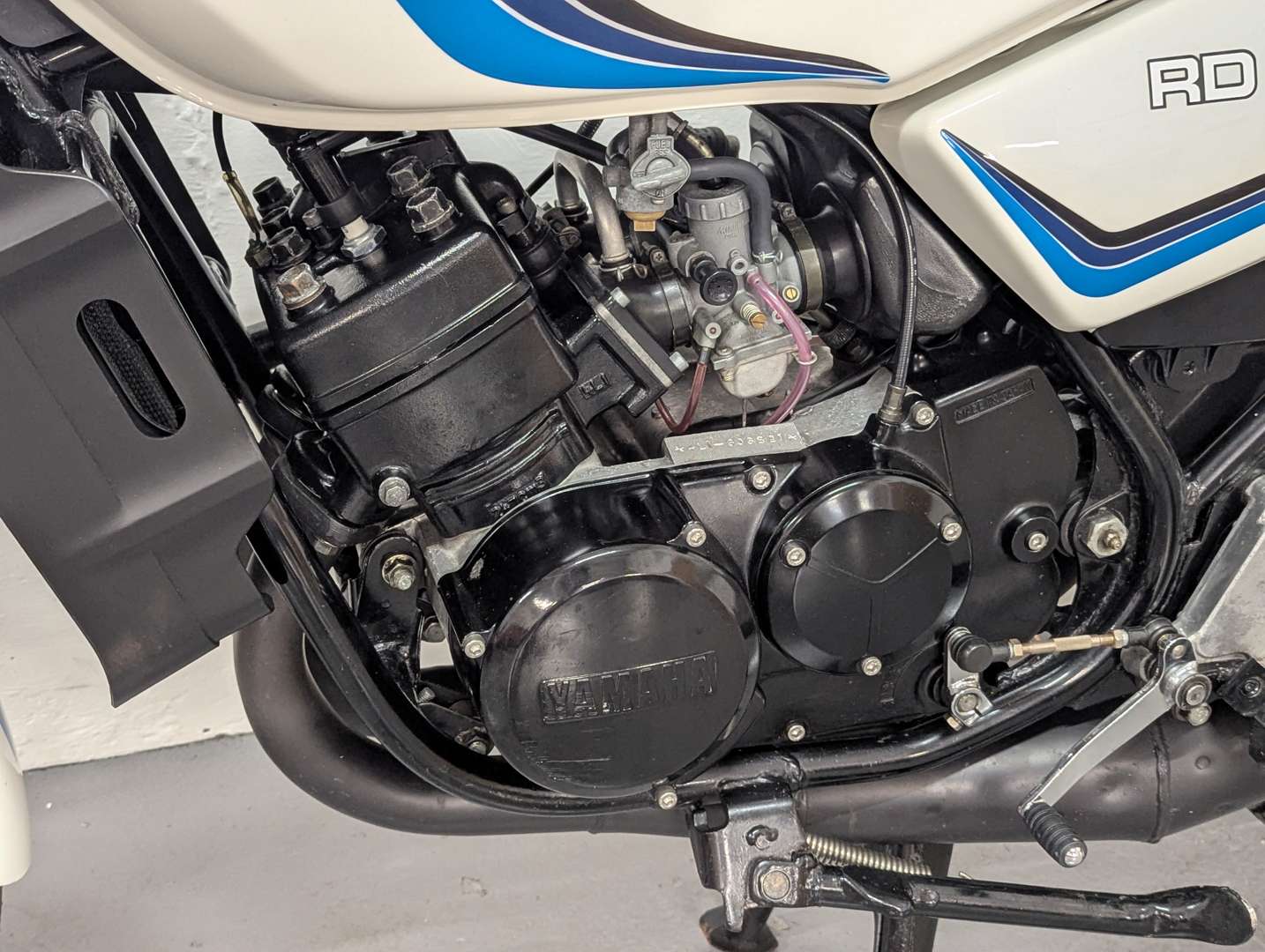 <p>1981 YAMAHA RD250</p>