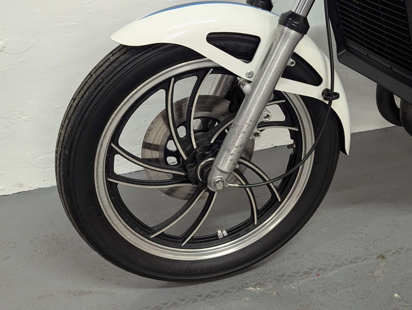 <p>1981 YAMAHA RD250</p>