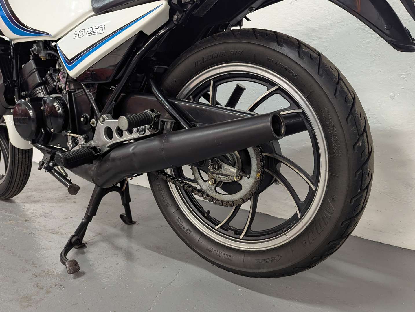 <p>1981 YAMAHA RD250</p>