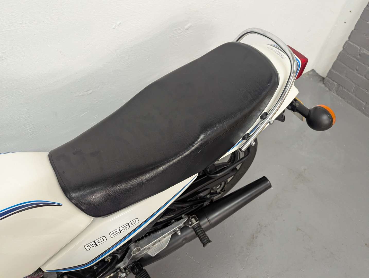 <p>1981 YAMAHA RD250</p>