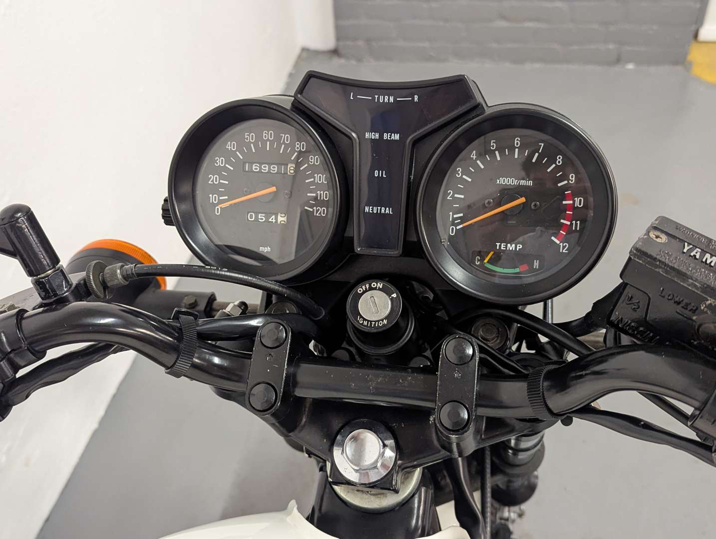 <p>1981 YAMAHA RD250</p>