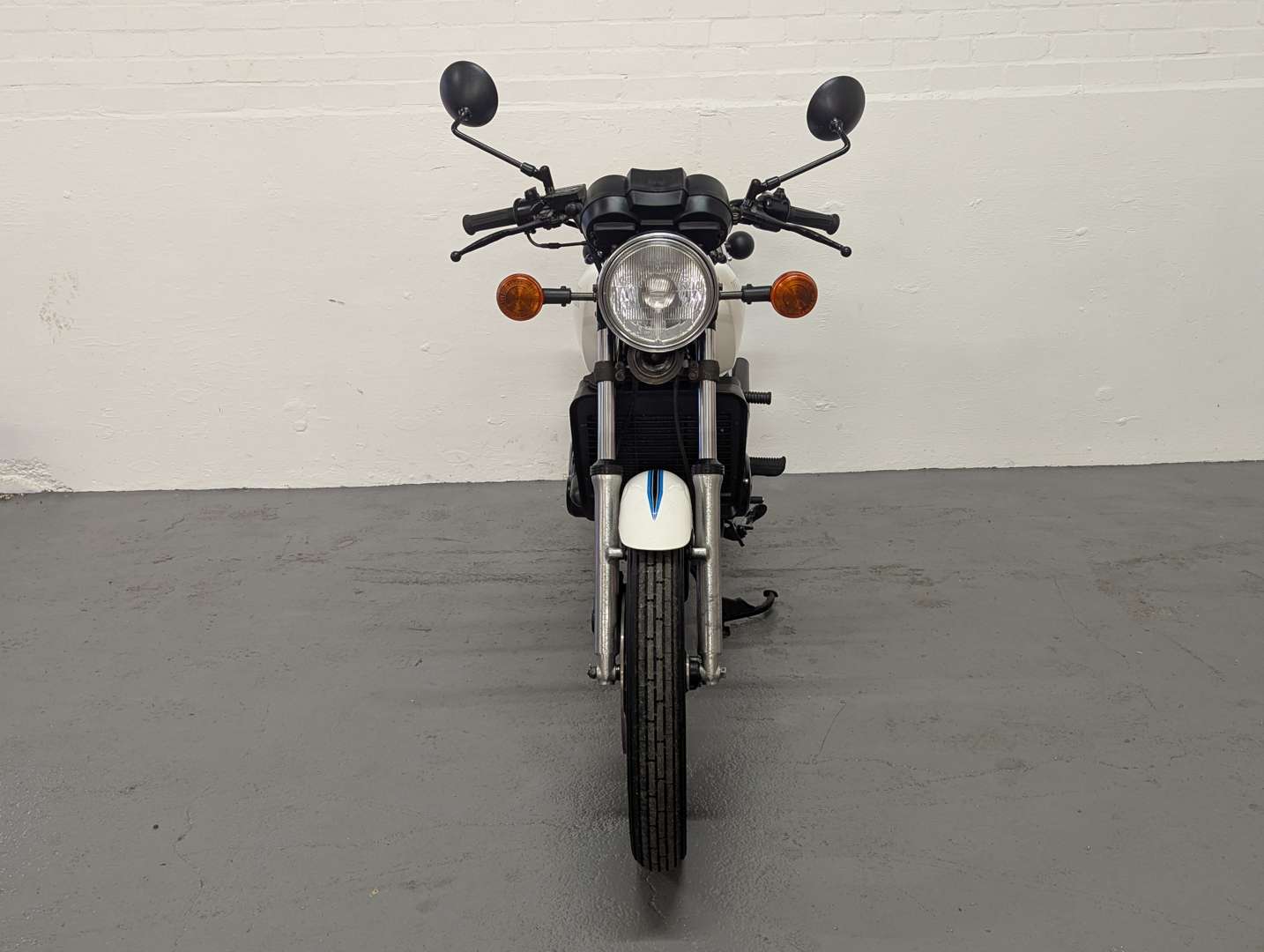 <p>1981 YAMAHA RD250</p>