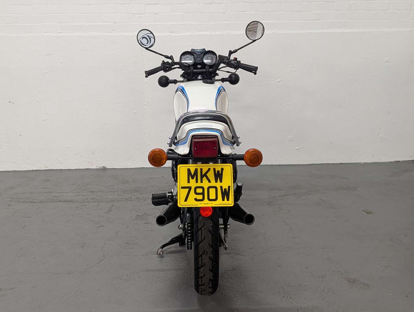 <p>1981 YAMAHA RD250</p>