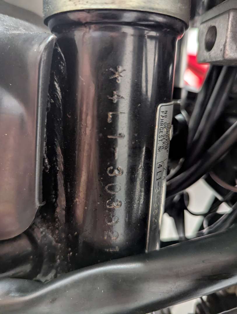 <p>1981 YAMAHA RD250</p>