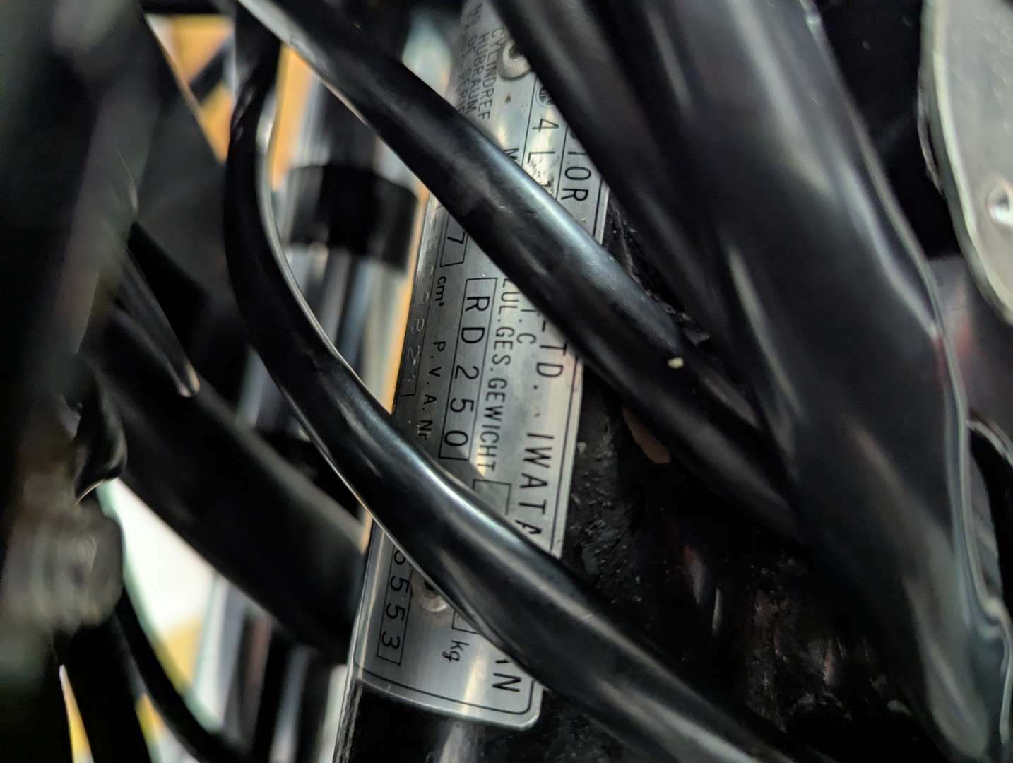 <p>1981 YAMAHA RD250</p>