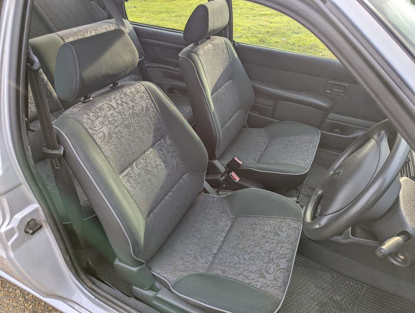 <p>1998 PEUGEOT 106 XR QUICKSILVER</p>