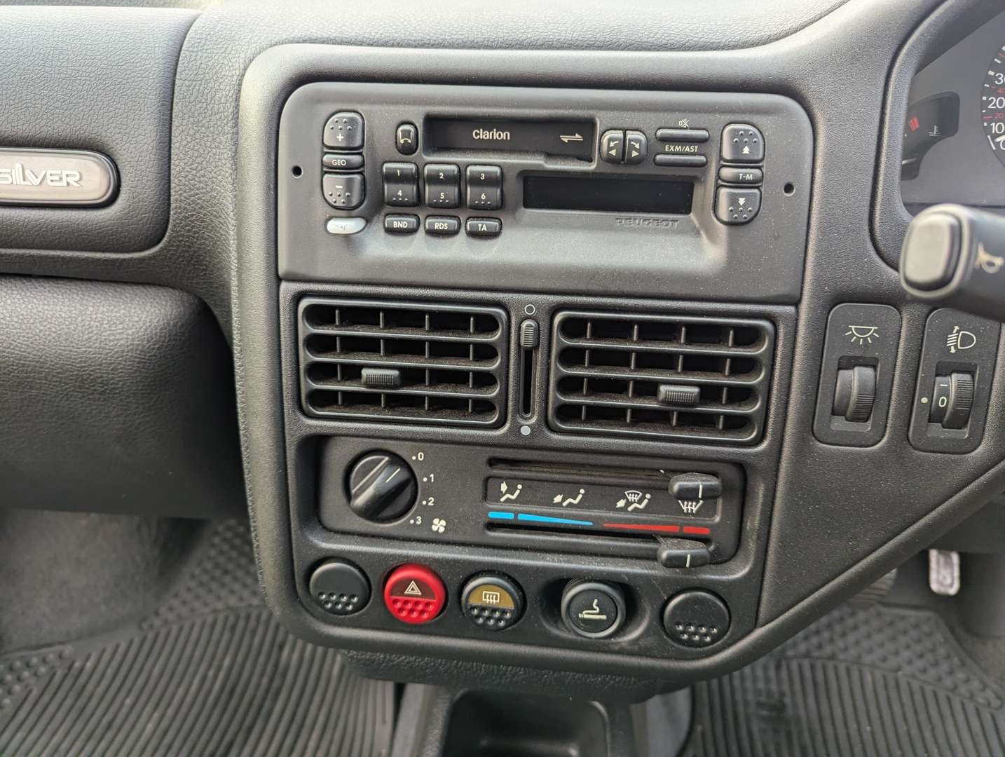 <p>1998 PEUGEOT 106 XR QUICKSILVER</p>