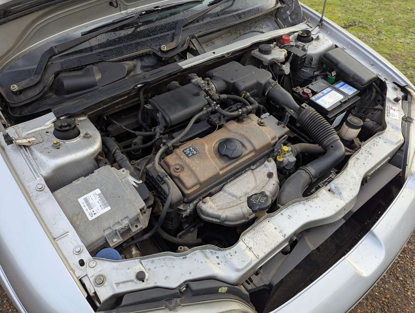 <p>1998 PEUGEOT 106 XR QUICKSILVER</p>