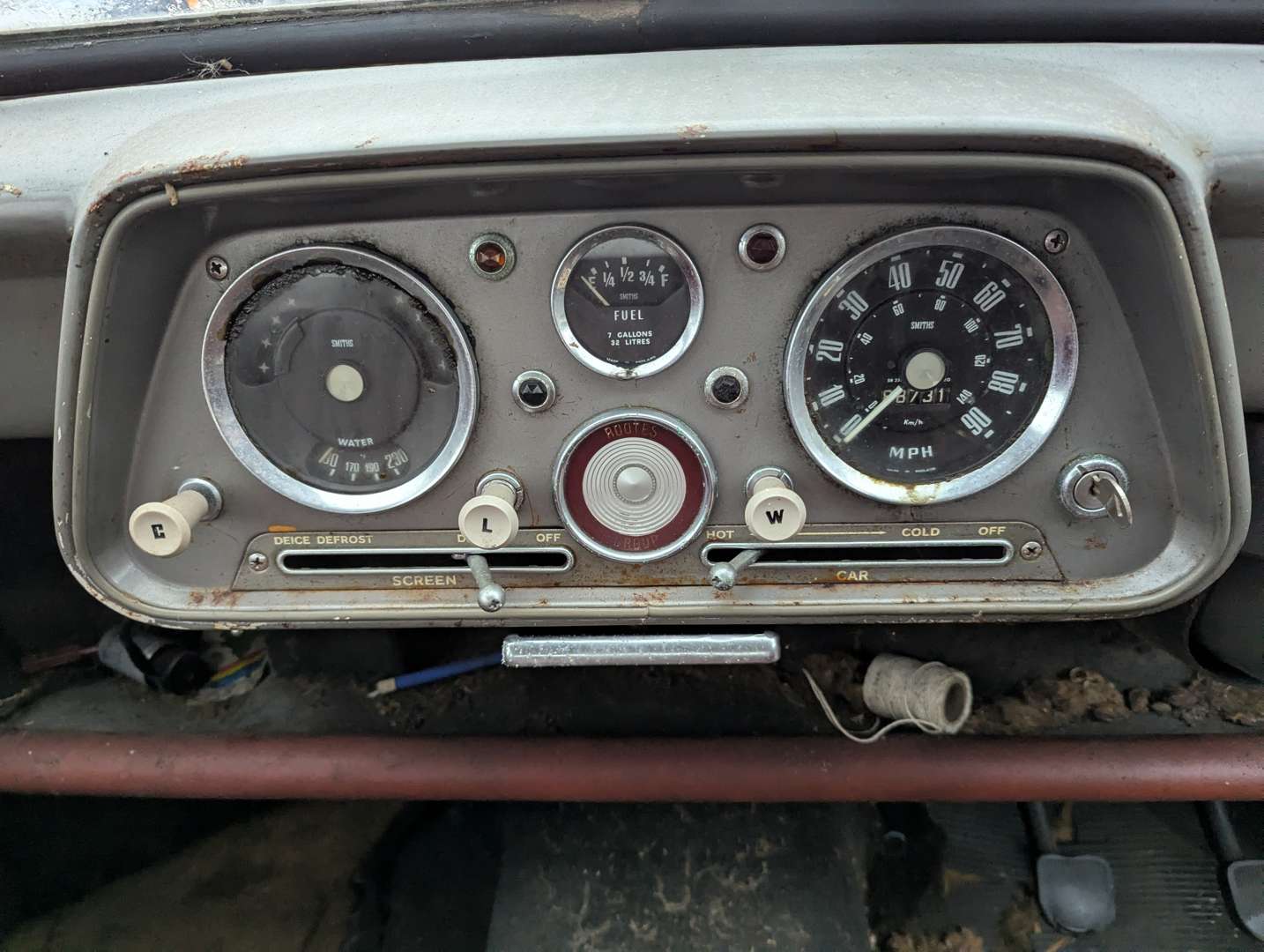 <p>1961 HILLMAN MINX</p>