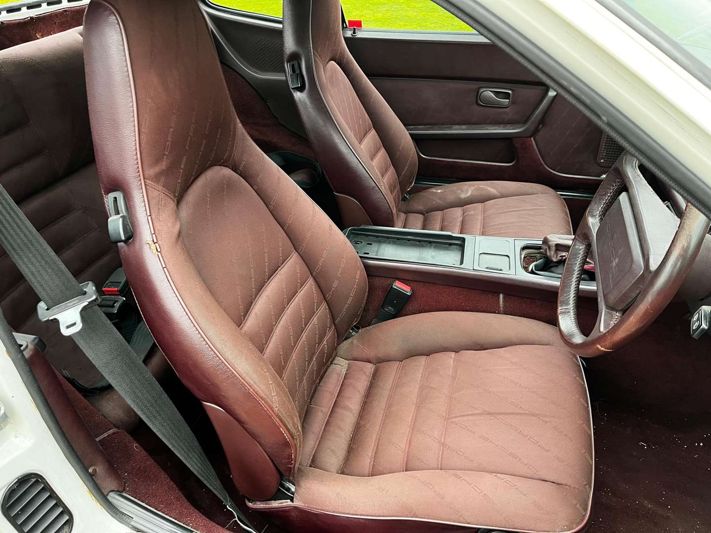 <p>1987 PORSCHE 944 S</p>