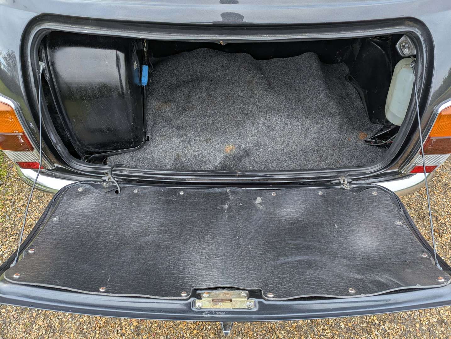 <p>1996 ROVER MINI EQUINOX</p>