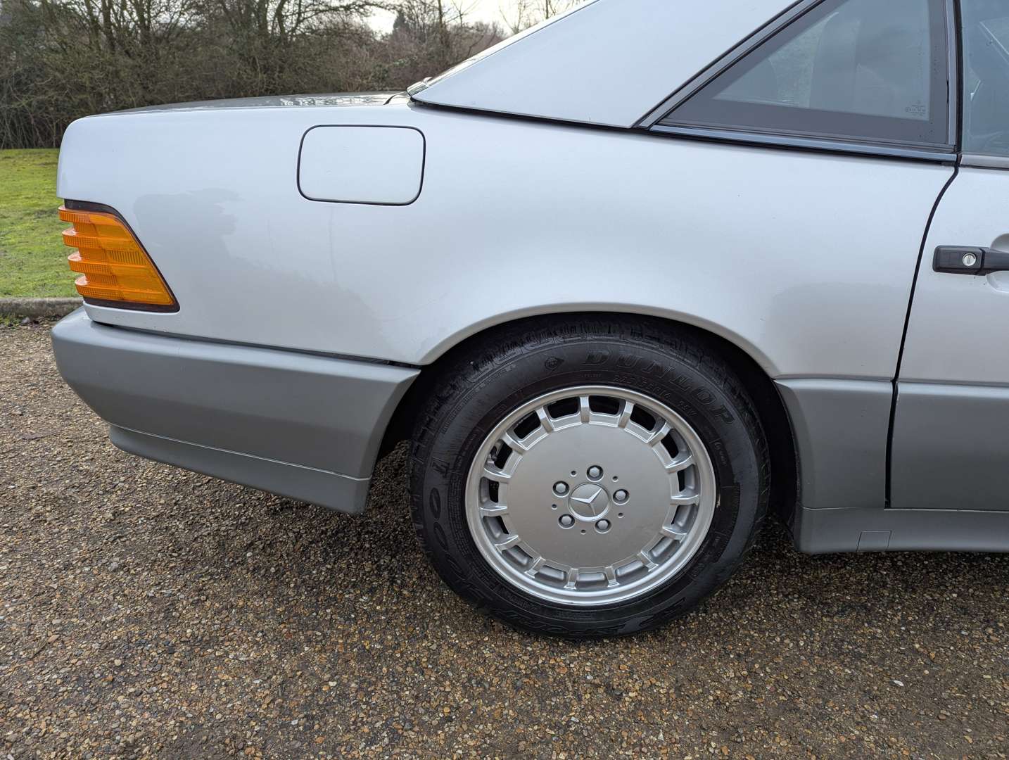 <p>1990 MERCEDES SL300-24 R129 AUTO</p>