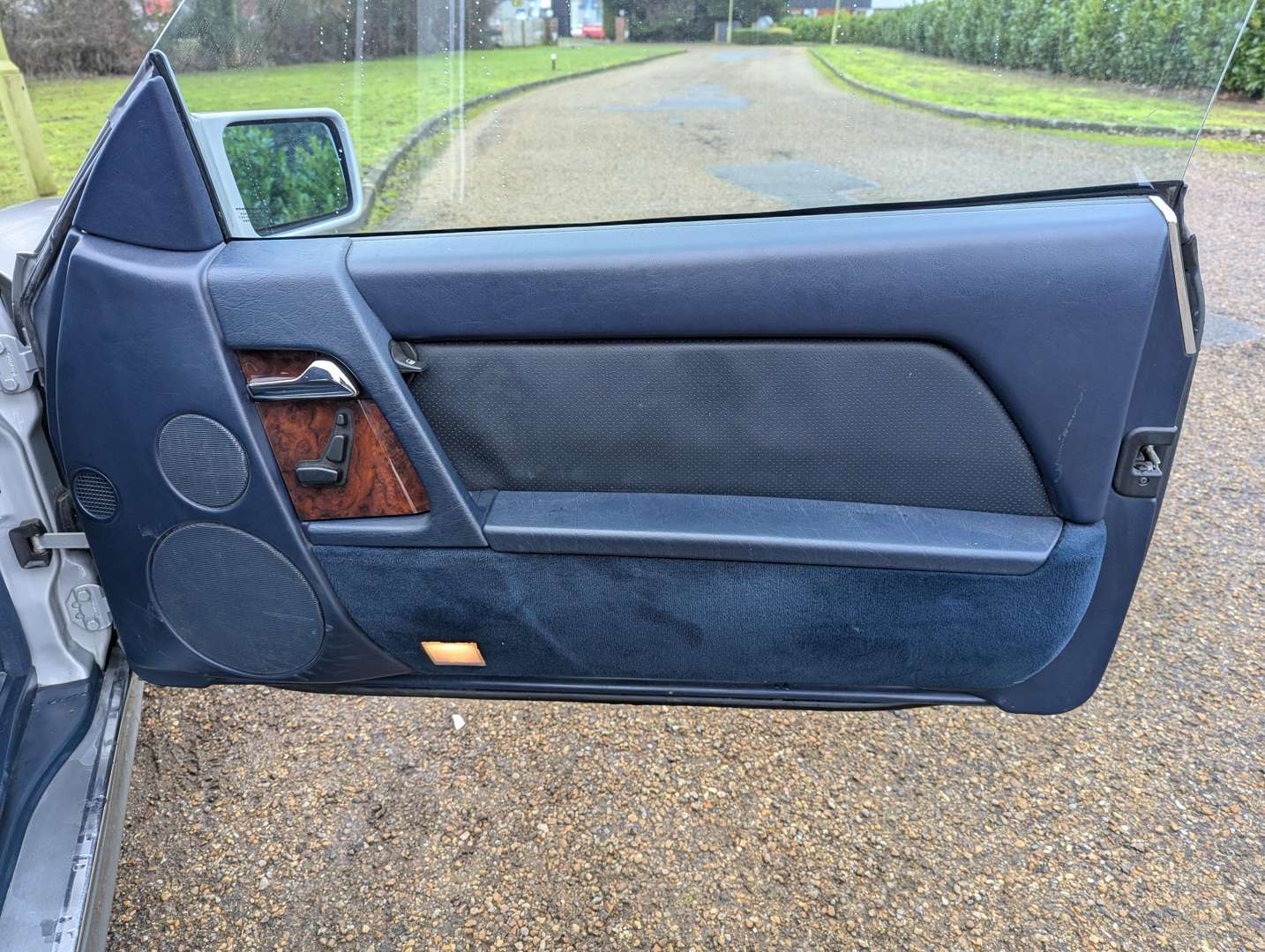 <p>1990 MERCEDES SL300-24 R129 AUTO</p>