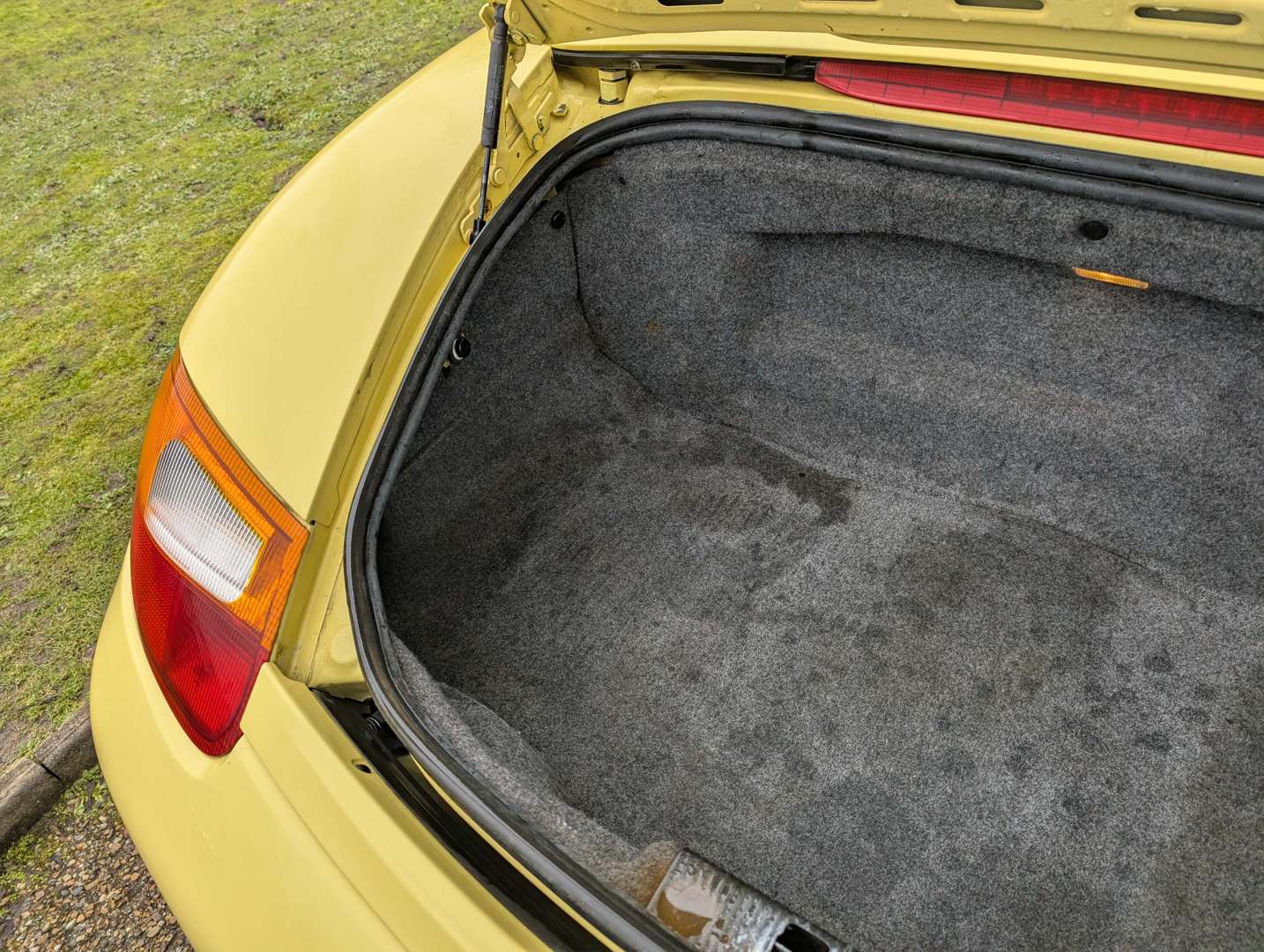 <p>1997 PORSCHE BOXSTER</p>