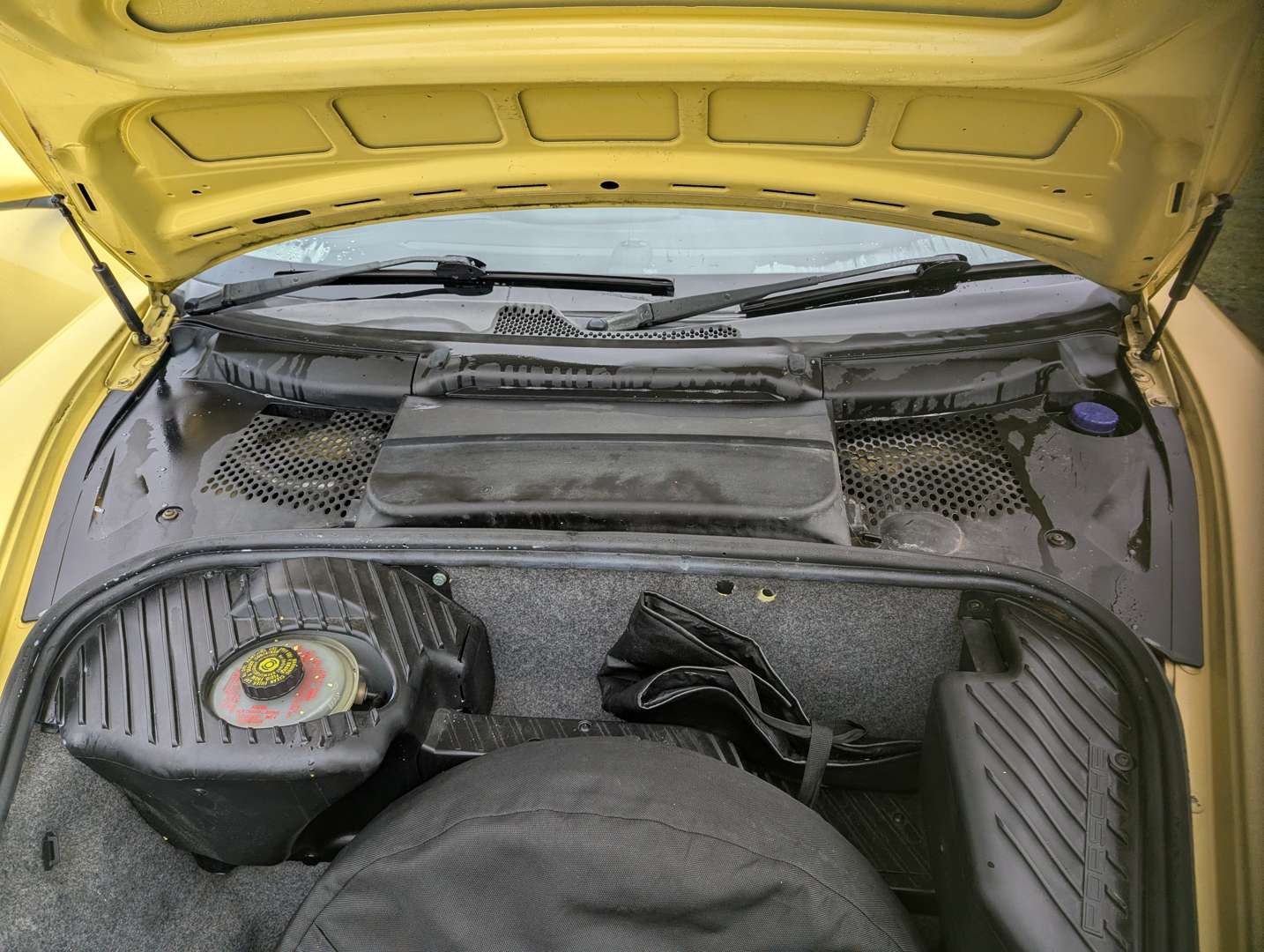 <p>1997 PORSCHE BOXSTER</p>