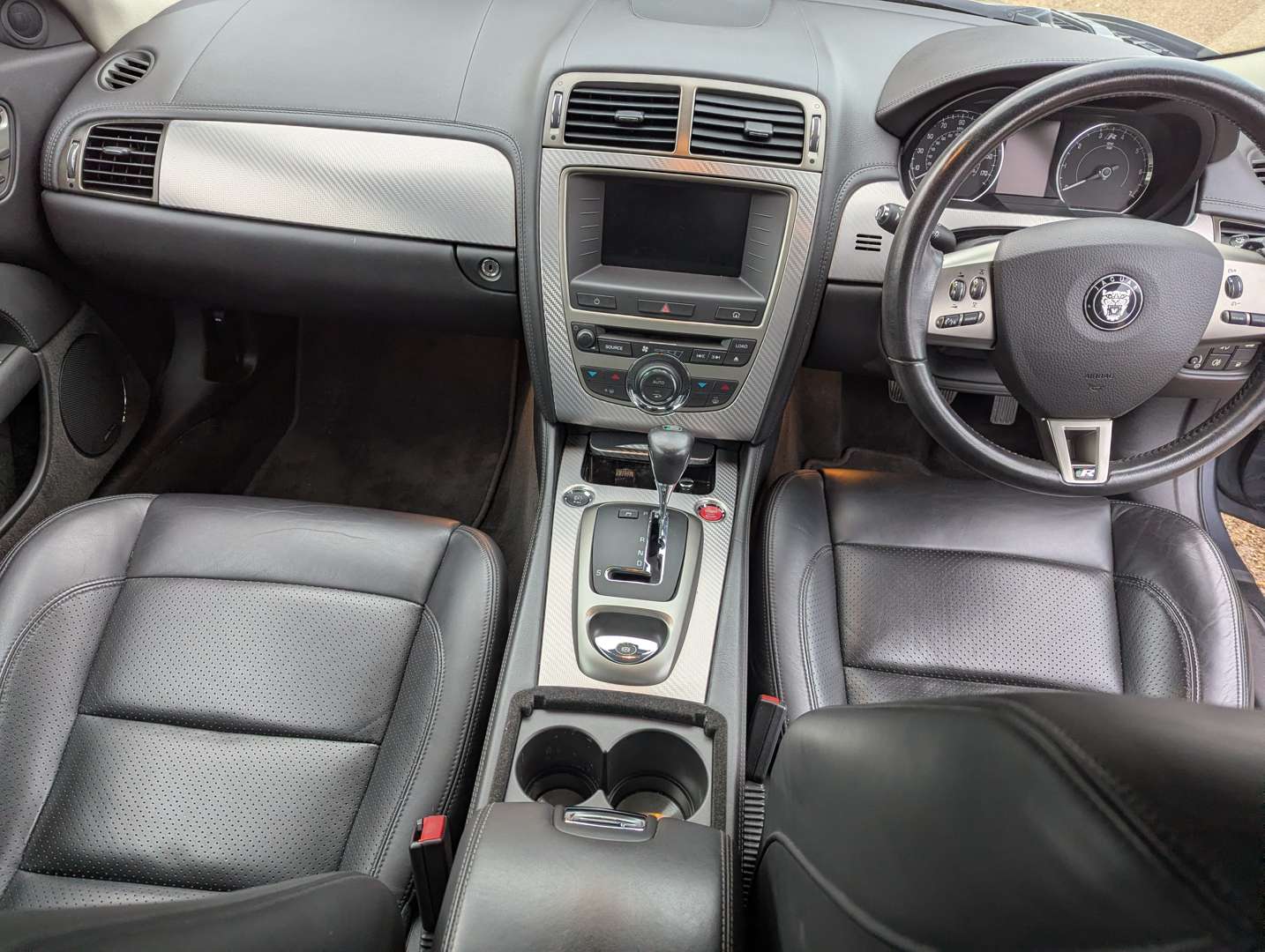 <p>2006 JAGUAR XKR 4.2 COUPE - 17,615 MILES FORM NEW</p>