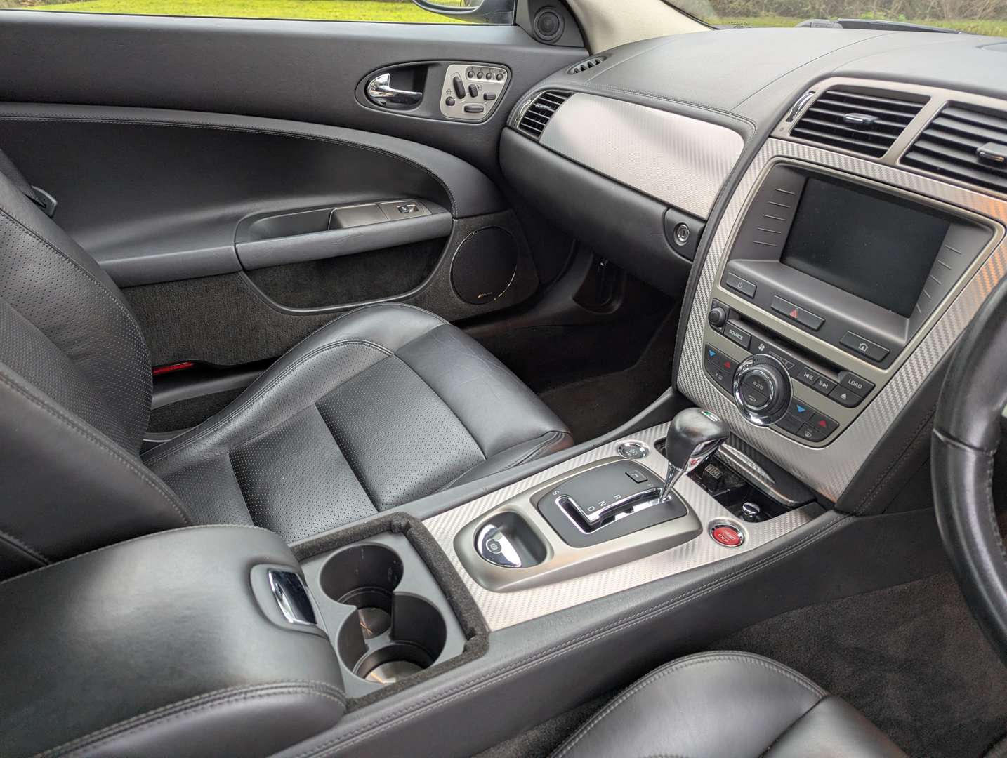 <p>2006 JAGUAR XKR 4.2 COUPE - 17,615 MILES FORM NEW</p>