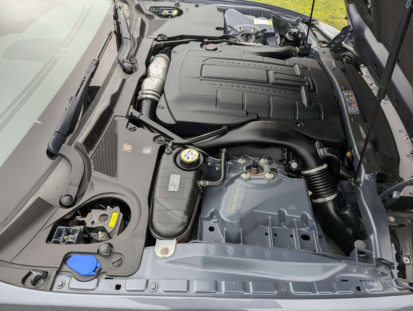 <p>2006 JAGUAR XKR 4.2 COUPE - 17,615 MILES FORM NEW</p>