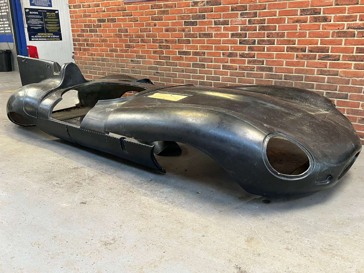 <p>TRIBUTE AUTOMOTIVE ‘D’ TYPE BODY SHELL REPLICA</p>