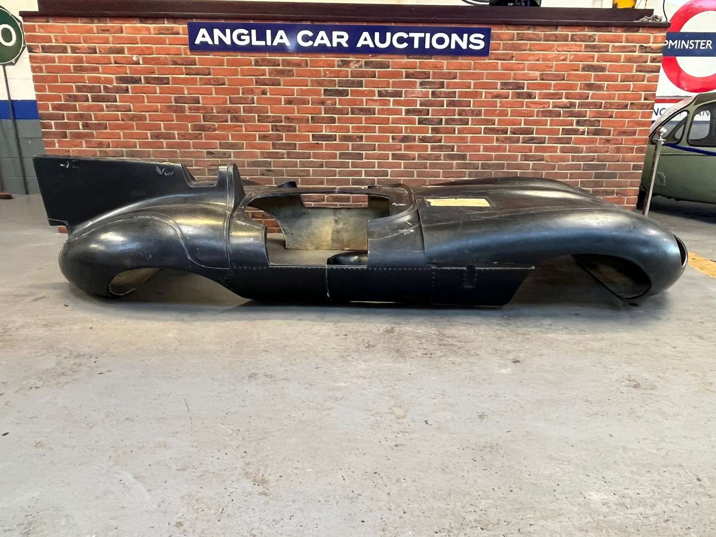 <p>TRIBUTE AUTOMOTIVE ‘D’ TYPE BODY SHELL REPLICA</p>