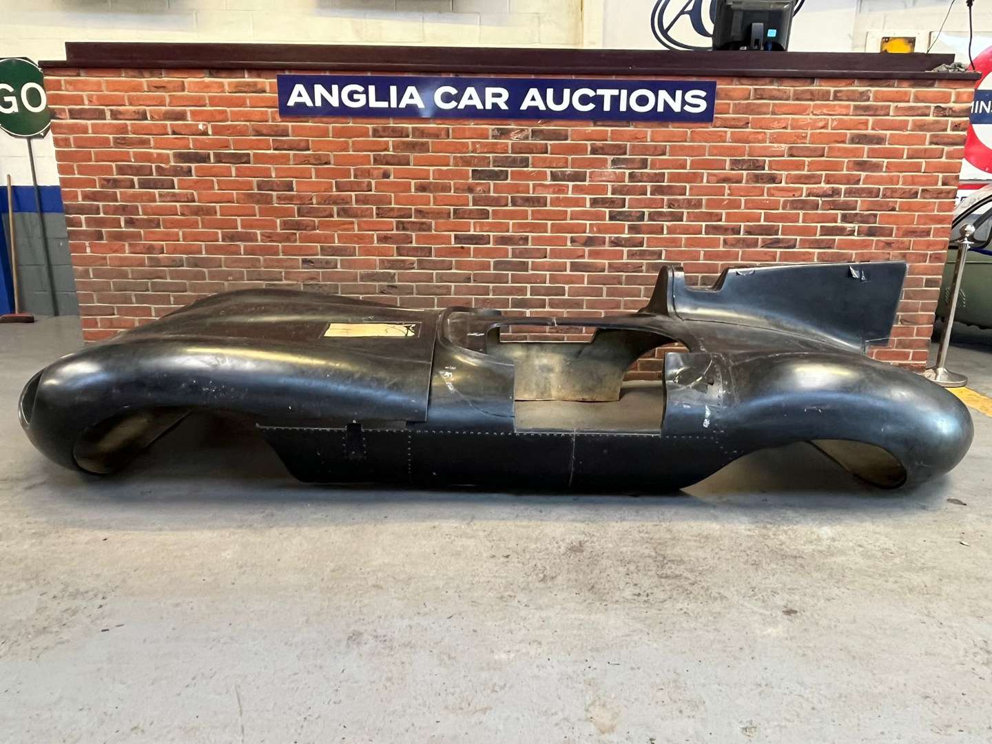 <p>TRIBUTE AUTOMOTIVE ‘D’ TYPE BODY SHELL REPLICA</p>